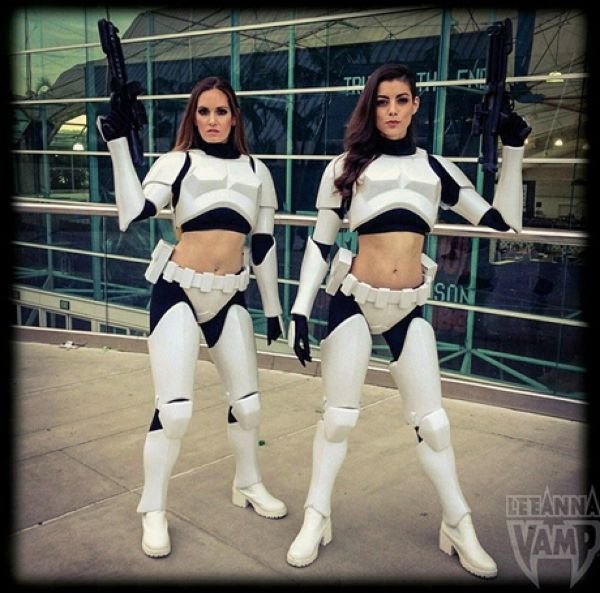 Девушки на Comic Con 2014 (15 фото)