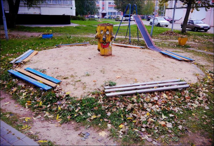 Ужасы дворов и детских площадок (68 фото)