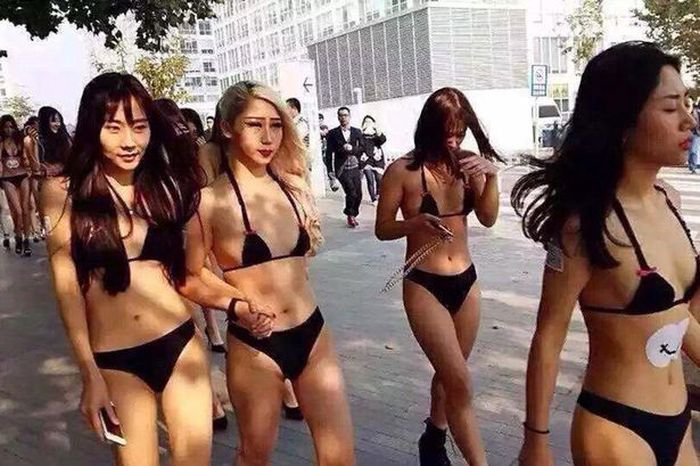 Этим счастливчикам удалось провести время с голыми девушками китаянками