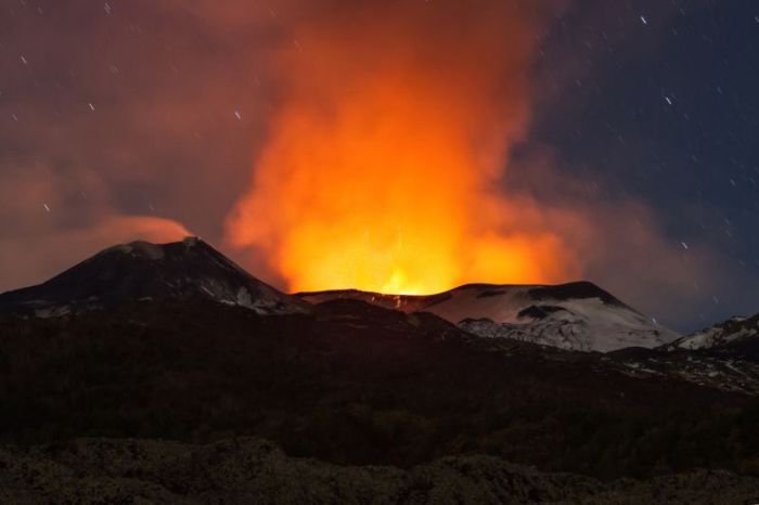 Извержение вулкана Этна (10 фото)