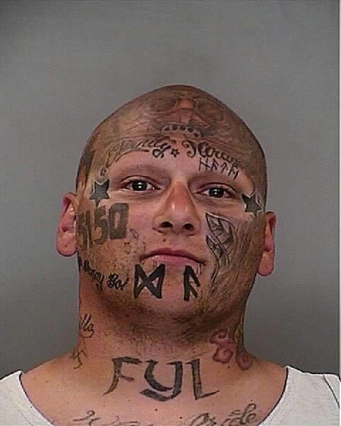 Идиотские татуировки (21 фото)