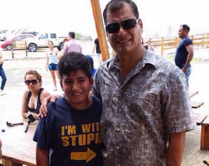 Президент Эквадора сфотографировался с мальчиком (1 фото)