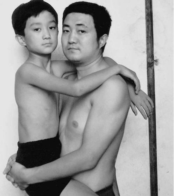Фотографии с сыном на протяжении 26 лет (27 фото)