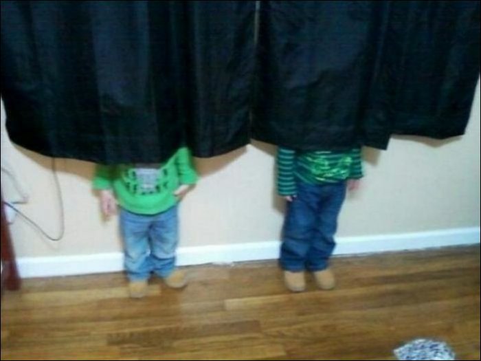 Детишки прячутся (9 фото)