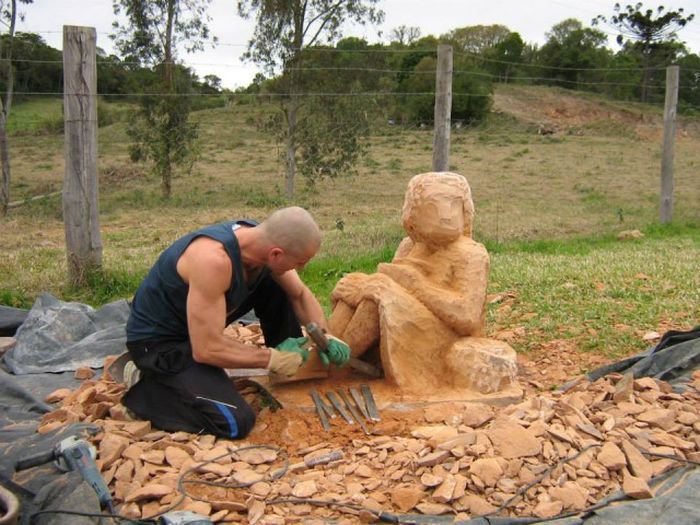Как делают скульптуры из камня (16 фото)