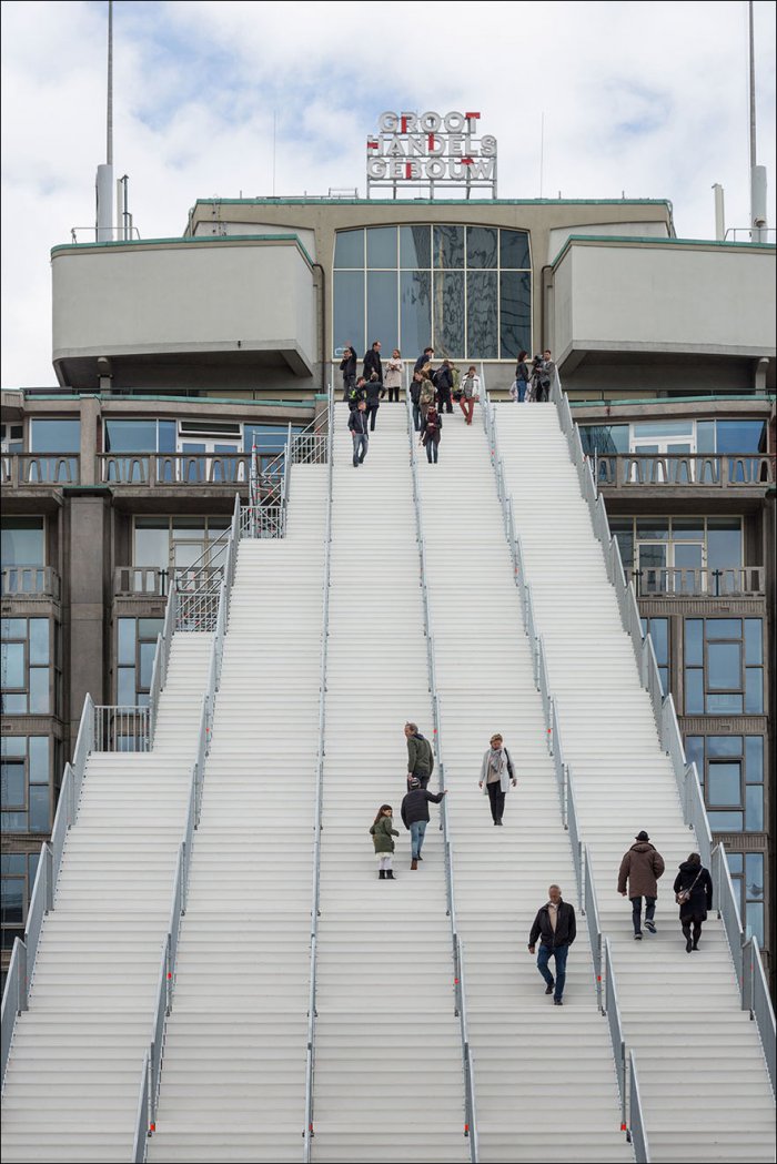 Необычная лестница в Роттердаме (6 фото)