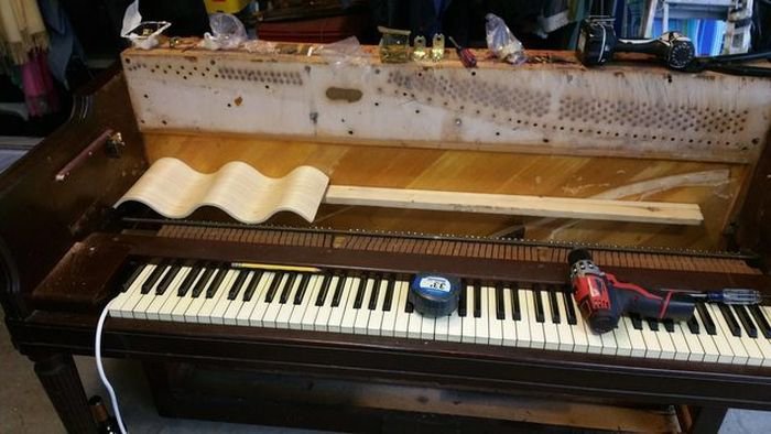 Винный шкаф из старого пианино (13 фото)