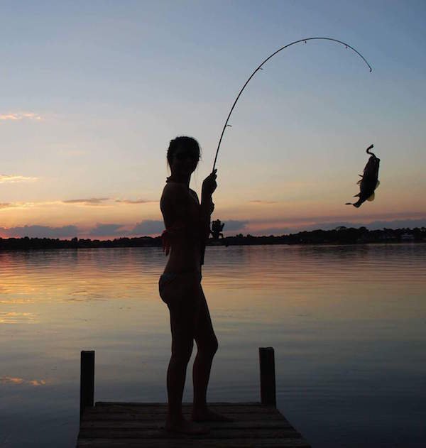 Девушки на рыбалки (41 фото)