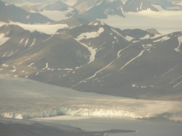Знойный остров Шпитцберген: на самом краю света (10 фото)