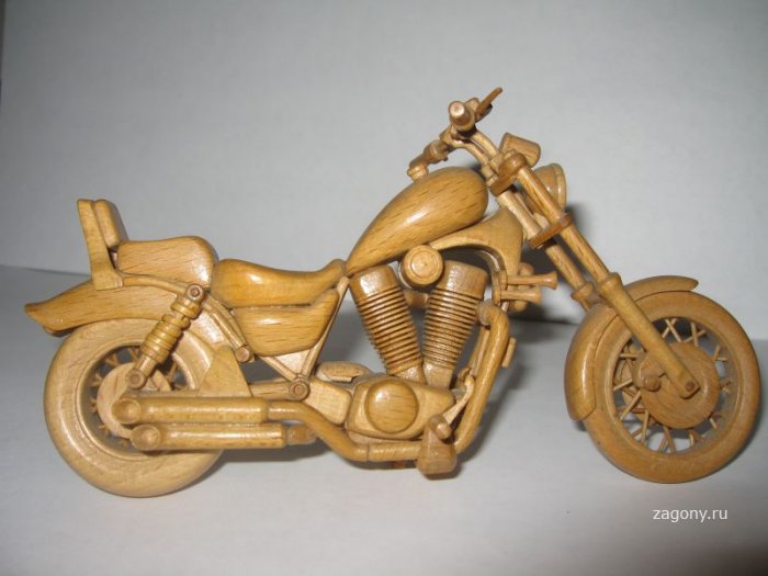 Деревянный мотоцикл (4 фото)
