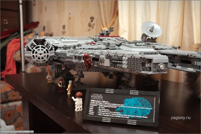 Millennium Falcon из Лего (19 фото)