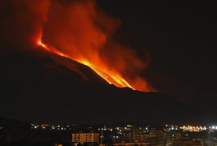 Извержение вулкана Этна (16 фото)