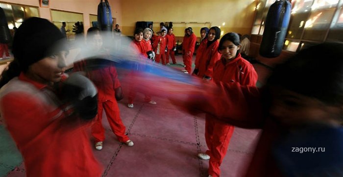 Тренировка женской сборной Афганистана по боксу (9 фото)