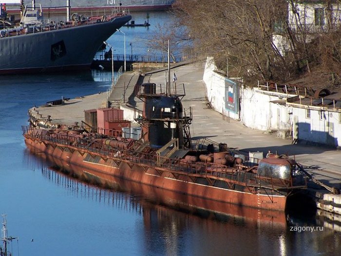Украинская подводная лодка (20 фото)