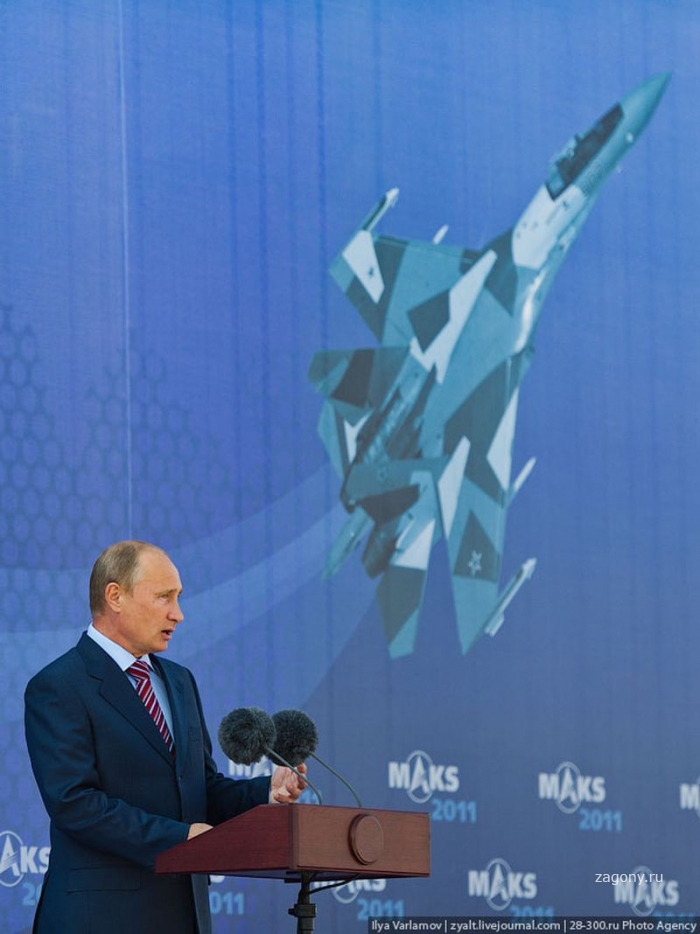 Путин на Международном авиасалоне МАКС 2011 (51 фото)