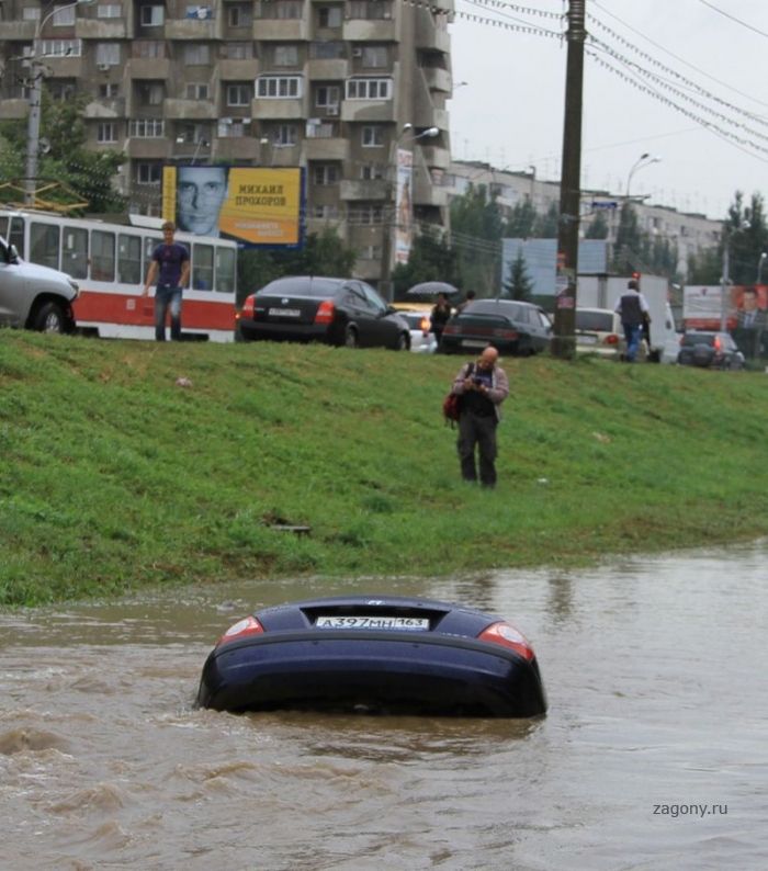 Водители тонут на российских дорогах (6 фото)