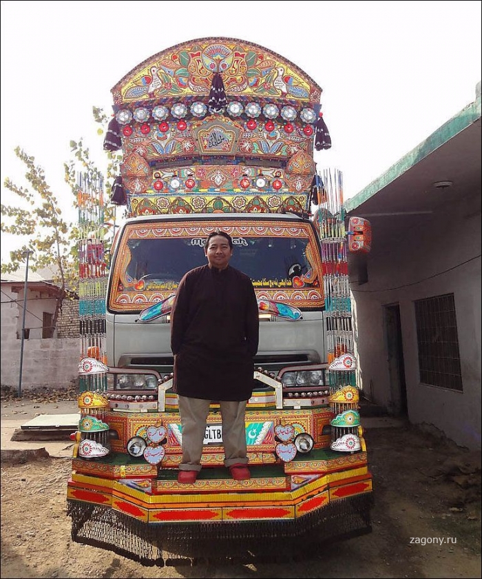 Пакистанские грузовики и автобусы (23 фото)