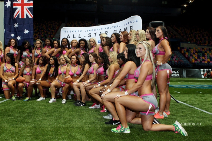 Девушки из американской футбольной лиги (19 фото)