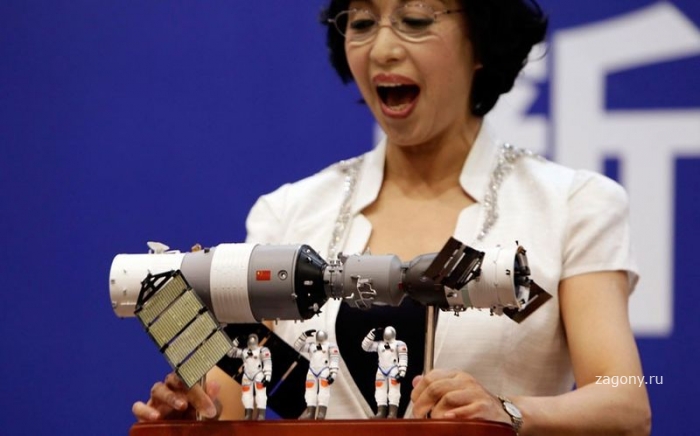 Первая женщина-космонавт из Китая (13 фото)
