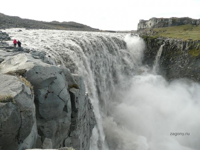 Деттифосс - самый мощный водопад в Европе (8 фото)