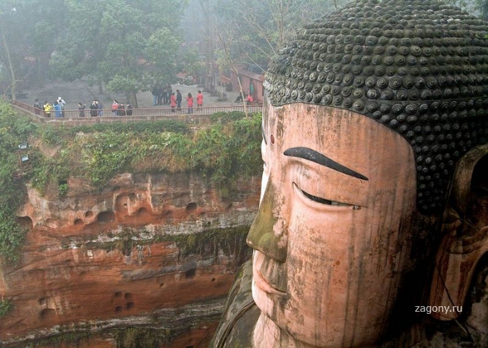 Статуя Будды в Лэшане (10 фото)