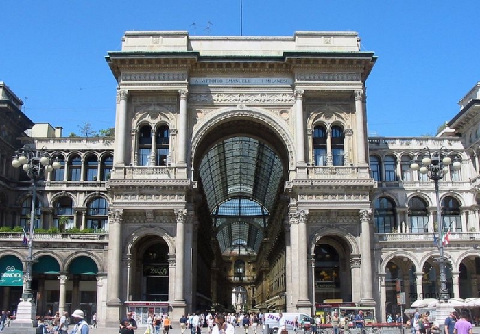 Улица Милана под куполом (12 фото)