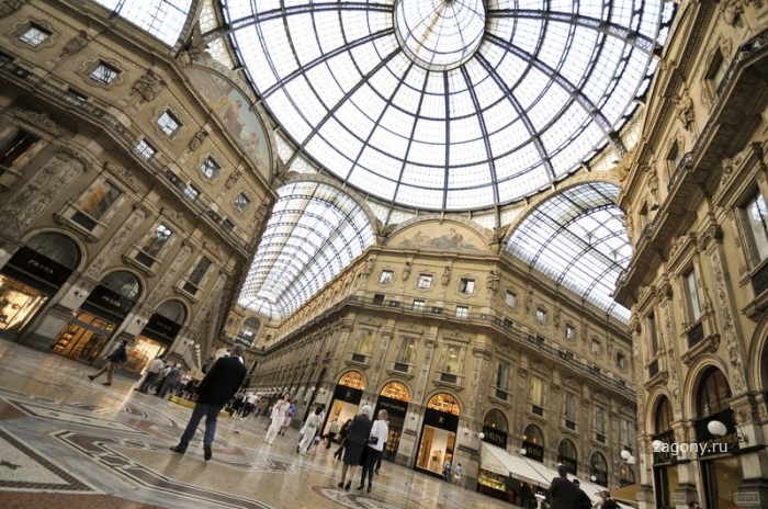 Улица Милана под куполом (12 фото)