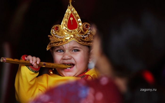 Фестиваль Янмаштами в Индии (15 фото)