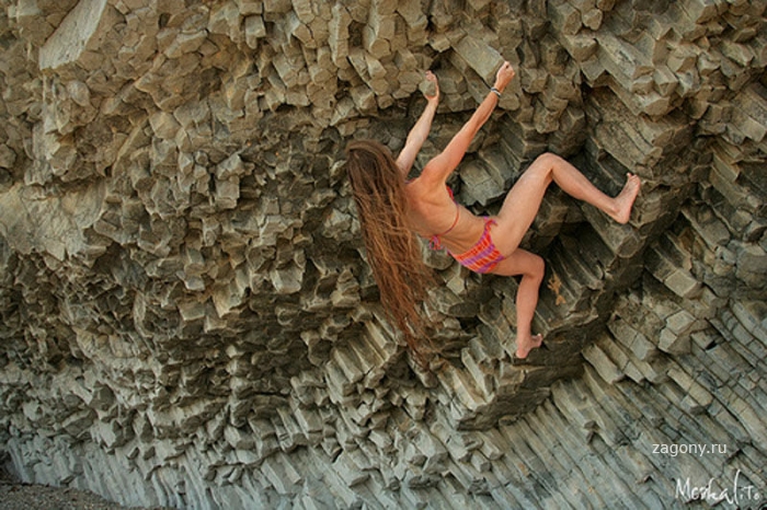 Девушки и скалы (40 фото)