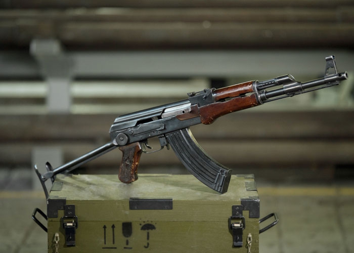 Автоматическое оружие Калашникова («АК-47»)
