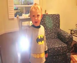Малыш - бэтман готов к сражению (3.271 MB)