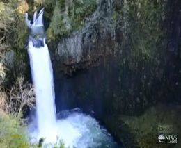 Прыжок на байдарке с водопада (2.113 MB)