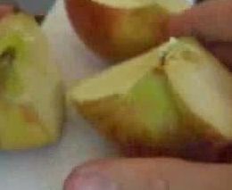 Как разломать яблоко руками (6.671 MB)