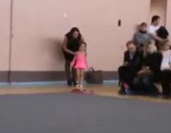 4-летняя гимнастка (7.900 MB)