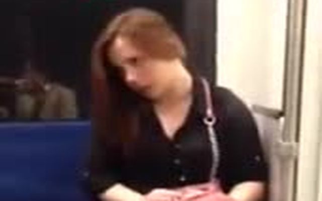 Девушка психанула в метро (8.432 MB)