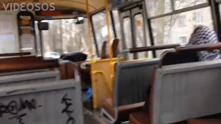 Сумасшедшая бабка в автобусе (12.945 MB)