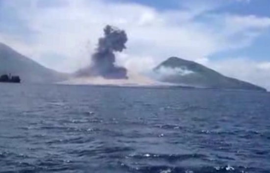 Извержение вулкана в Папуа - Новая Гвинея (5.639 MB)