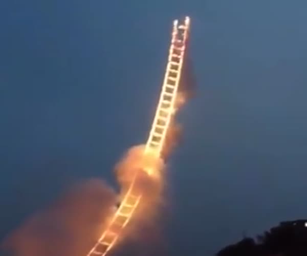 Огненная лестница в небо (2.531 MB)