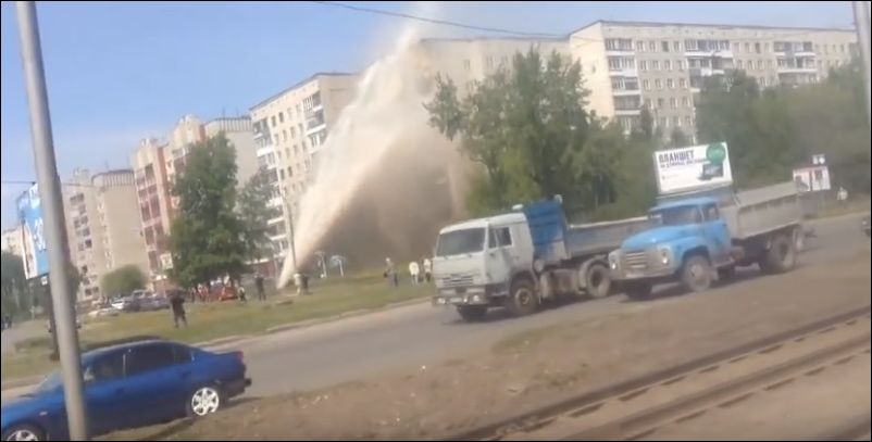 В Барнауле прорвало трубу с горячей водой (6.476 MB)