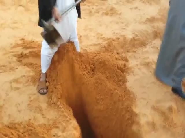 Арабский способ как вытащить автомобиль из песка (11.356 MB)