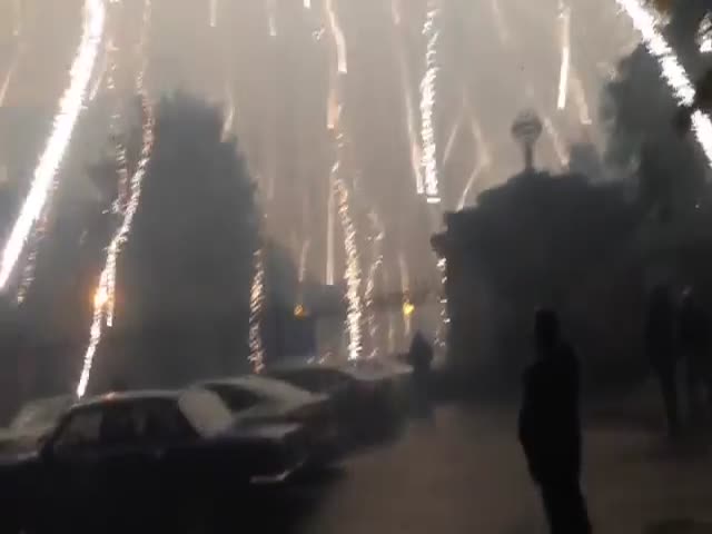 Неудачный запуск фейерверков возле главного здания МГУ