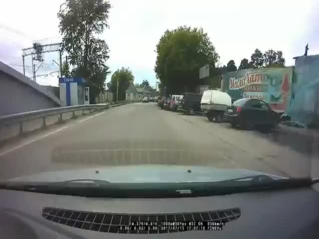 Таксист не заметил отсутствия пассажира в машине