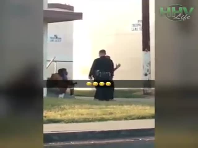 Полицейские сказали парню не двигаться