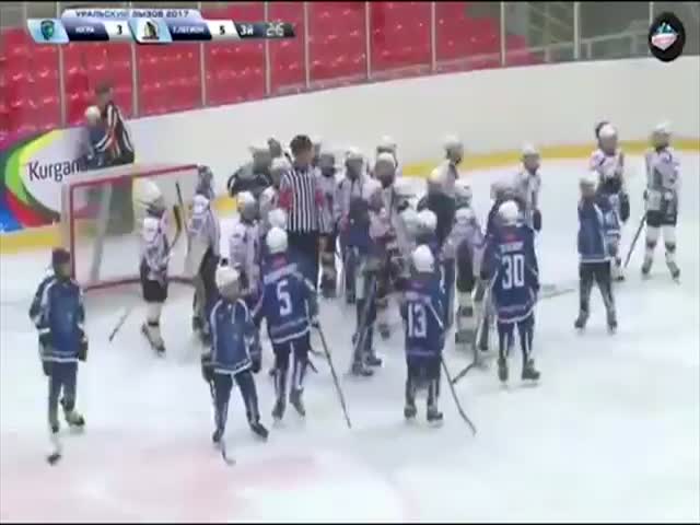 Драка 10-летних хоккеистов на турнире Уральский вызов-2017