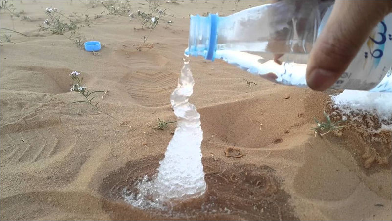 Странный эксперимент в котором вода замерзает в пустыне