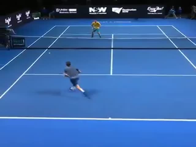 Эффектный удар в большом теннисе
