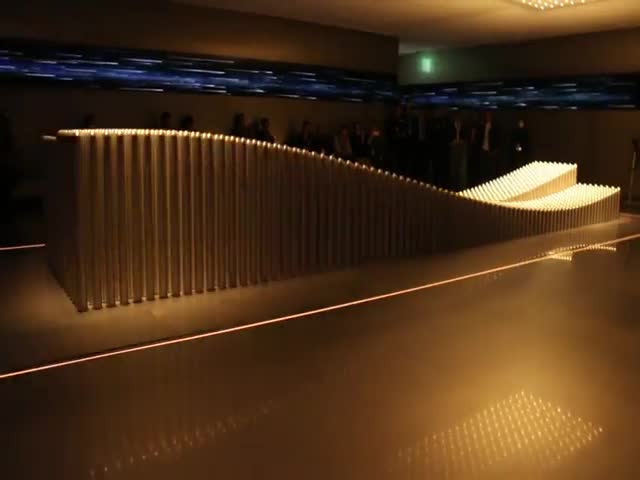 Эффектная инсталляция в музее современного искусства