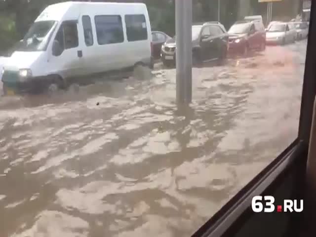 Наводнение на улицах Тольятти
