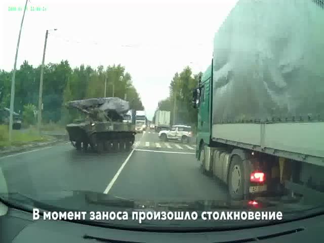 В Рязани произошло ДТП с участием боевой машины десанта