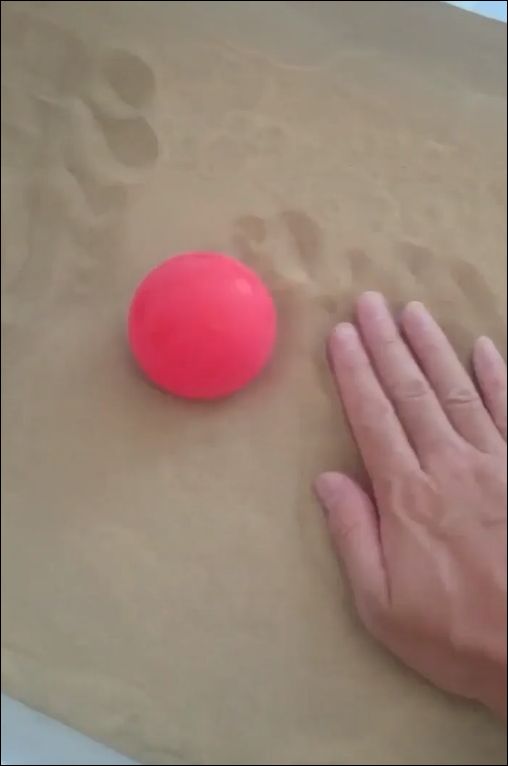 Песок превращается в подобие жидкости